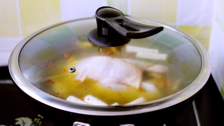 盐焗鸡,再盖上锅盖继续大火炖煮10分钟即可关火焖20分钟左右