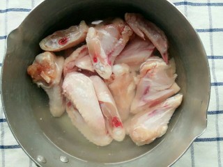 新春健康菜:红烧豆腐鸡翅,鸡翅冷水放锅