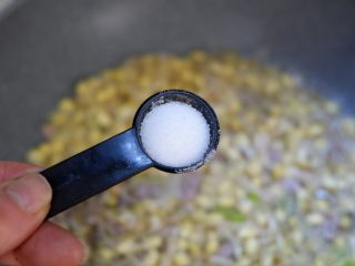 花菇虫草花猪骨汤,90分钟程序结束，加少许盐调味即可。