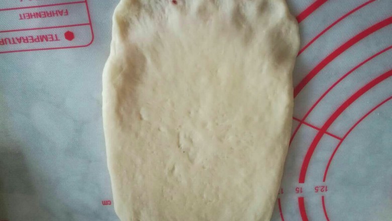 奶香糯米排包,如图，顶部边缘按扁。