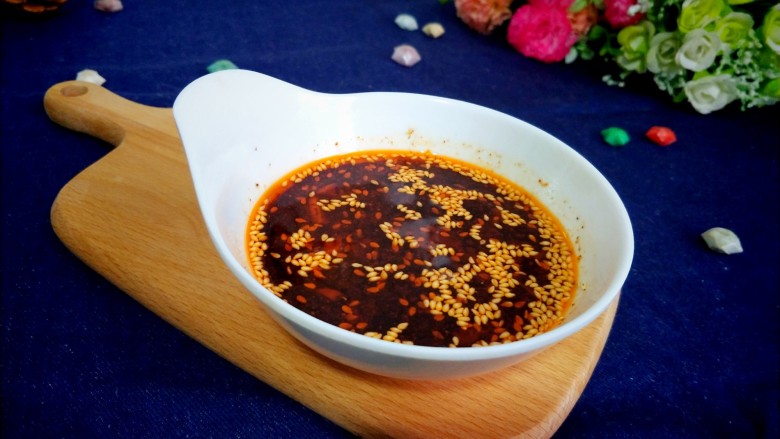 自制饺子蘸料（附辣椒油的制作方法）,配上煎好的饺子，简直太美味了！