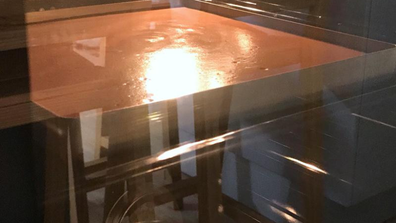 奥利奥咸奶油蛋糕盒子,预热好的烤箱，170度，放入烤箱中层，烘烤20分钟。