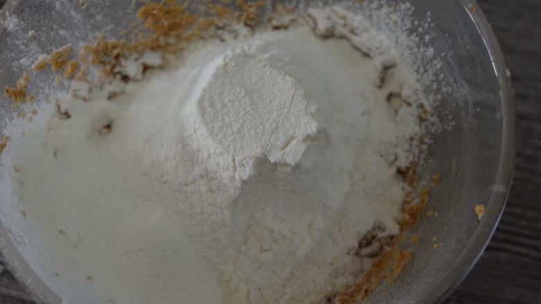 花生杂粮饼,虽然低筋粉，切拌成无干粉状的絮状