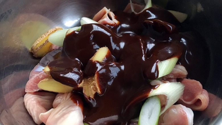 #春节健康菜# 消食 助消化 酱鸡胗,放入200g的甜面酱。