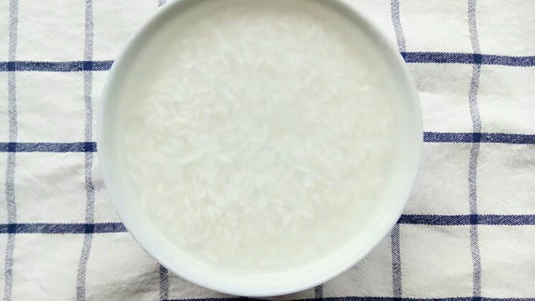 春节健康菜:暖身滋补糯米粥,糯米先泡一下水