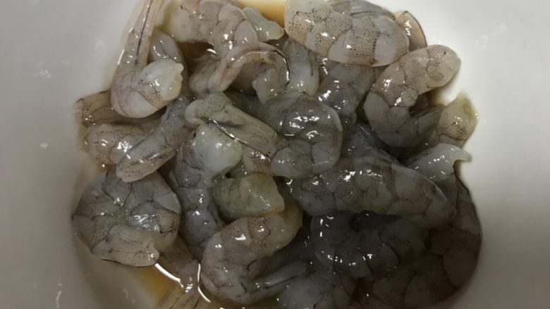 西芹虾仁🍤,去壳后的虾🦐