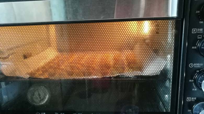 罗汉果糖玛格丽特,放入预热好的烤箱中层，150度烤约20分钟。