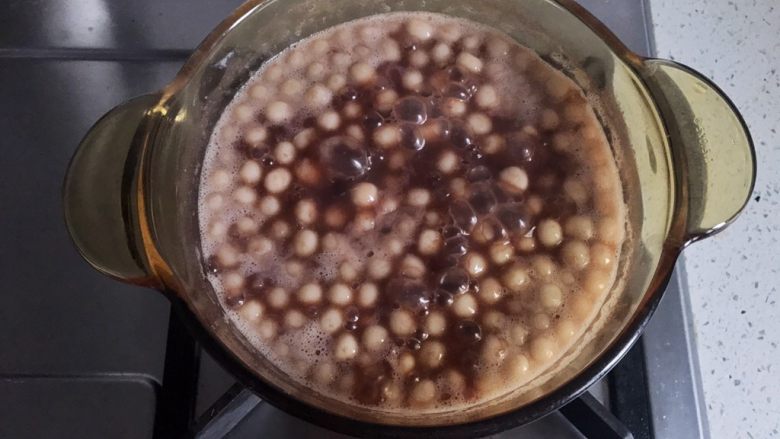桂花赤豆小圆子,等小圆子都浮上来了就煮好了，期间经常用勺搅动防止粘锅底（加了糖年糕更容易粘）
