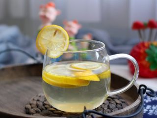 什锦咖喱虾仁蛋炒饭（砂锅版）,再配上一杯自制蜂蜜柠檬茶