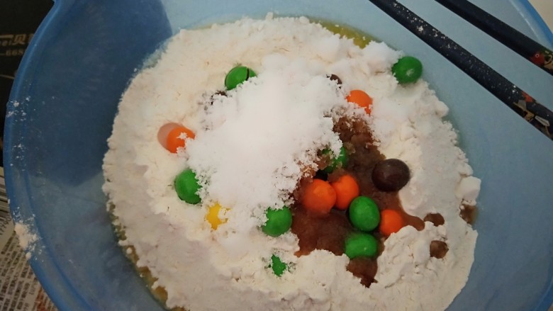 彩色豆蒸糕,放入20白糖。