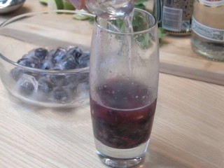 经典Mojito&蓝莓Mojito 古巴马吉托鸡尾酒,根据喜好加入1-1.5盎司朗姆酒