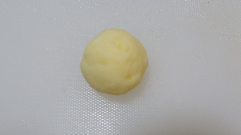 芝士拉丝薯球,包起来搓成圆球。