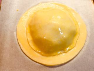 法式土豆派,18、	一个蛋黄加3克牛奶，刷于表面