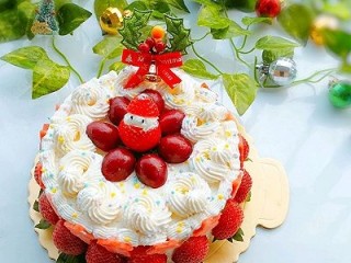 草莓雪人生日蛋糕,成品图
