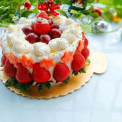 草莓雪人生日蛋糕,成品图