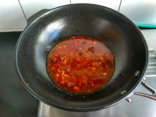 麻婆豆腐,放入适量花椒粉，酱油，盐（可选），半碗水