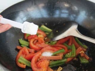 火腿西红柿青椒意面,加一勺盐