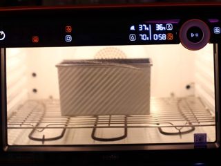 红薯吐司,醒发箱温度36度湿度70%第二次发酵60分钟。