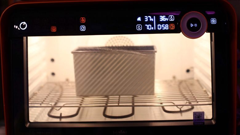 红薯吐司,醒发箱温度36度湿度70%第二次发酵60分钟。