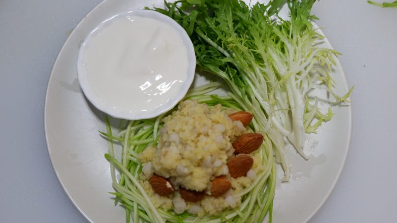 黄白双米沙拉—低脂代餐，健康减肥,在找个小碗倒入酸奶即可。