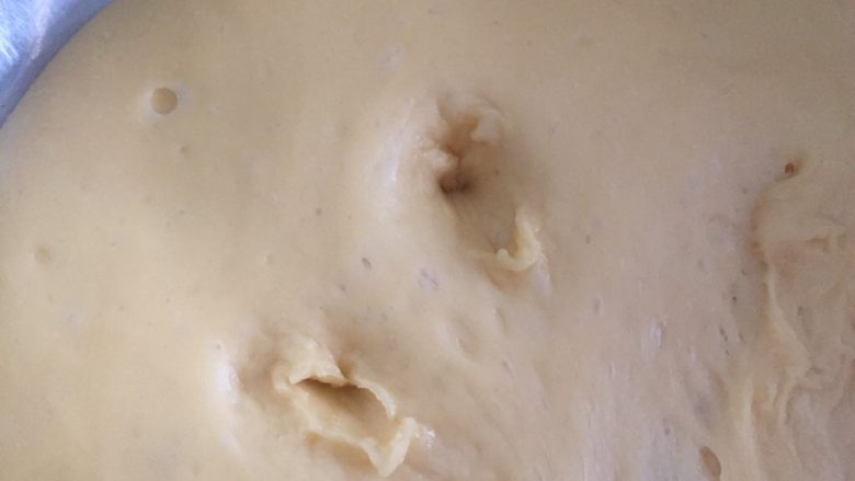 黄金奶香包,发酵至两倍大用收戳发面，不回缩即为发面成功