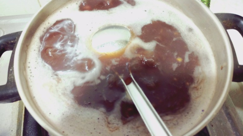 椰奶红豆芋圆,搅至汤汁浓稠关火，盛入碗中