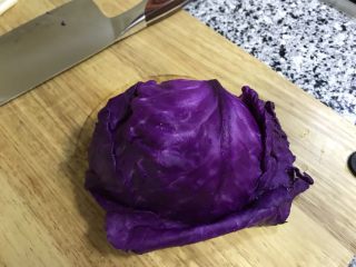 紫甘蓝粉丝虾皮蒸饺,紫甘蓝洗干净