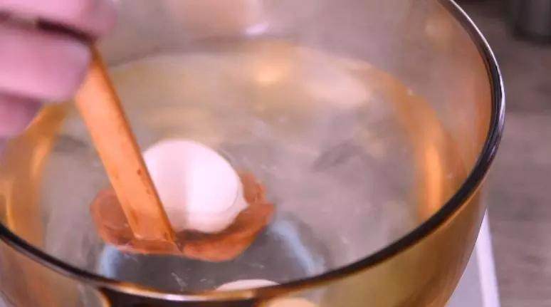 流行苏格兰蛋，不是一般的高逼格！,沸水下鸡蛋，煮5分钟