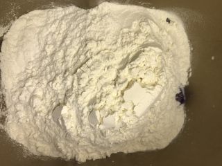 奶香紫薯发糕,加入面粉
