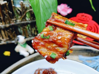 家乡春节必备的一道大菜-红烧排骨,特别入味，口感独特。没有放老抽哦。