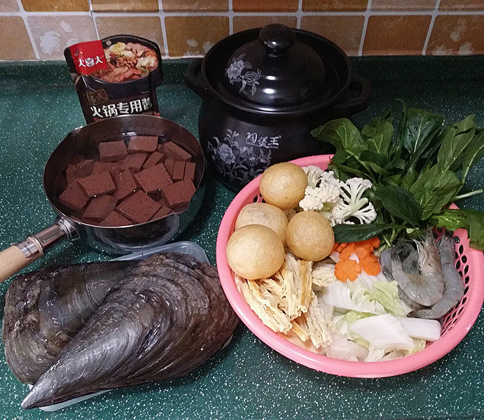韩式海鲜锅,备好食材
