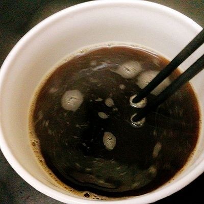 一锅出&小熊红糖馒头+红枣枸杞子银耳羹,搅拌直至融化