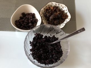 五谷桂圆软欧,馅料材料，紫米先蒸熟