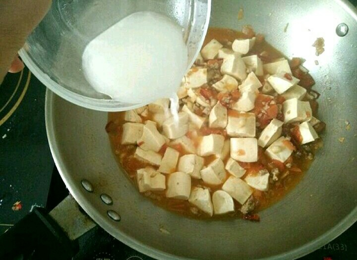 茄汁肉沫豆腐,加入水淀粉，焖一两分钟后出锅。
