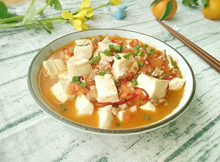 茄汁肉沫豆腐,把茄汁淋在米饭上也很好吃。