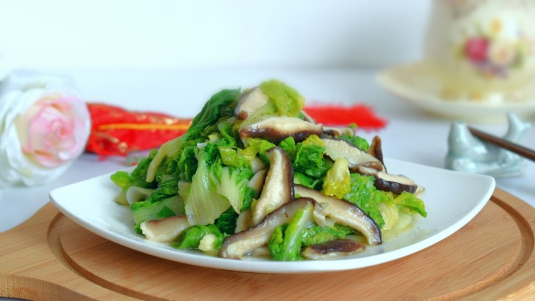 香菇炒青菜,用最简单便宜的材料，也能炒出美味的下饭菜。