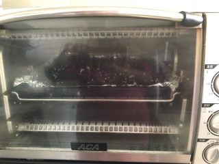 自制美味小零食  香酥海苔,把烤盘放入预热好的烤箱里，上下火150W烤15分钟
