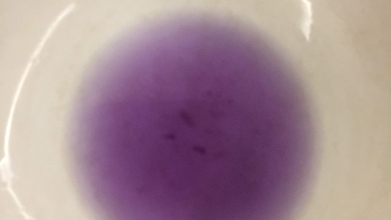 高颜值紫薯汤圆,紫薯汤加入碱面