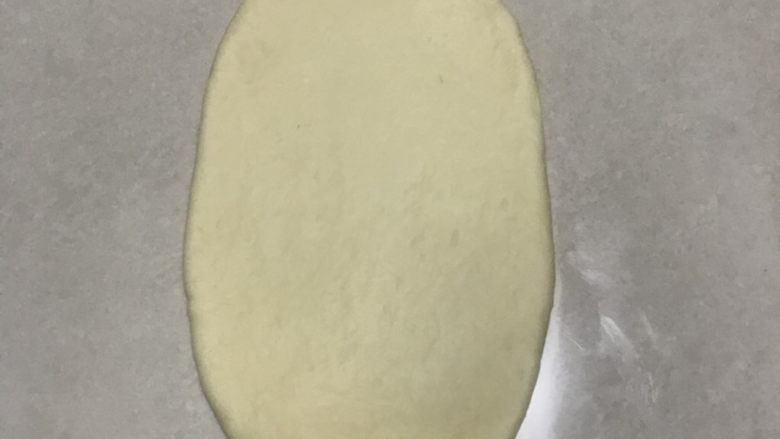 酸奶扭花面包,用擀面杖擀成长舌形