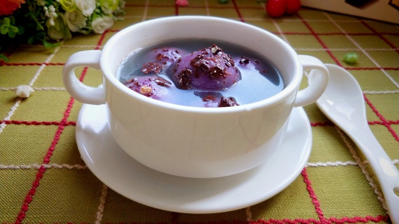 元宵节  巧克力紫薯汤圆,成品图来一张。