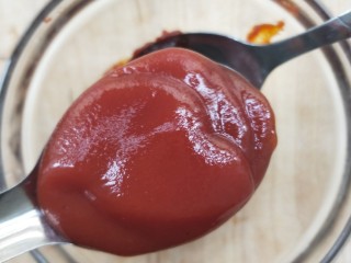 入口即化的韩式辣鸡爪,番茄酱两勺。