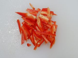 鸡胸肉菜花饭,红甜椒丝。短一点的。