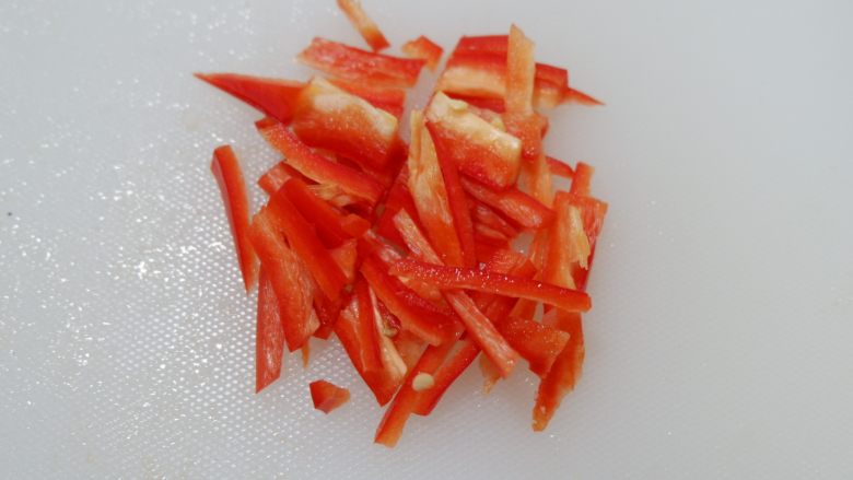 鸡胸肉菜花饭,<a style='color:red;display:inline-block;' href='/shicai/ 86706'>红甜椒</a>丝。短一点的。