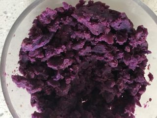 彩色糯米糍,紫薯蒸熟捣成泥