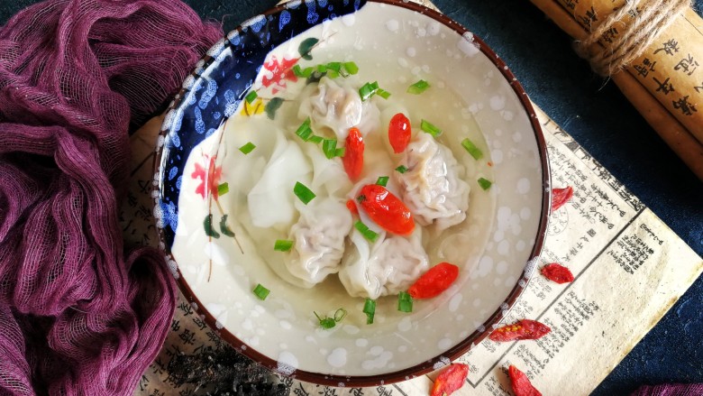 牛肉海参小馄饨,吃的时候清汤就很美味了😊