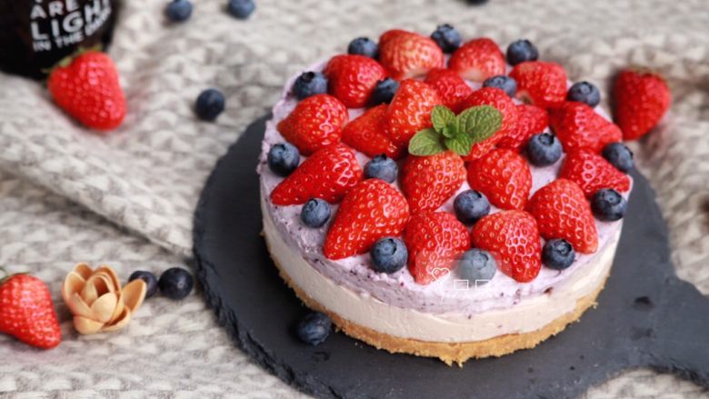 草莓蓝莓双拼冻芝士蛋糕