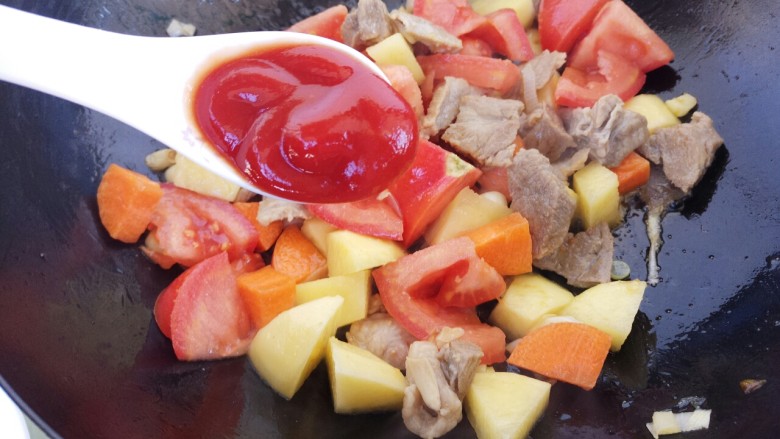 牛肉炖西红柿土豆,放一勺番茄酱