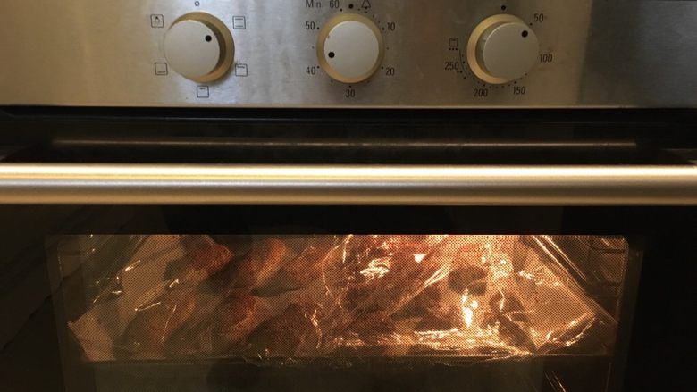 台式甜面包,再次覆上保鲜膜做最后发酵，30度45分钟，时间剩15分钟时记得取出做烤箱预热
