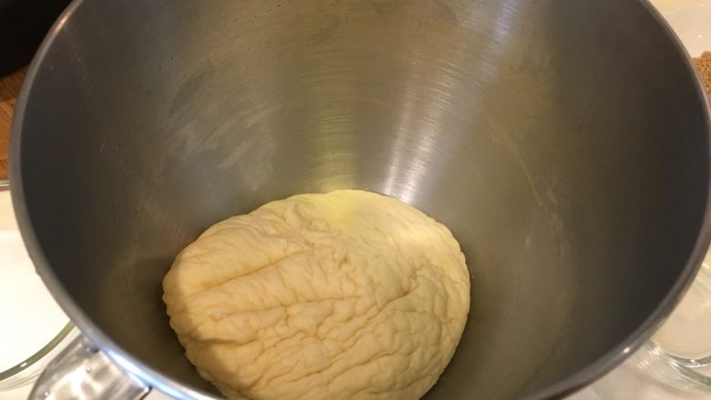 台式甜面包,将中种面团放回搅拌盆