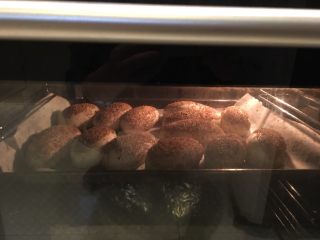 台式甜面包,放入预热200度的烤箱，烘烤10分钟